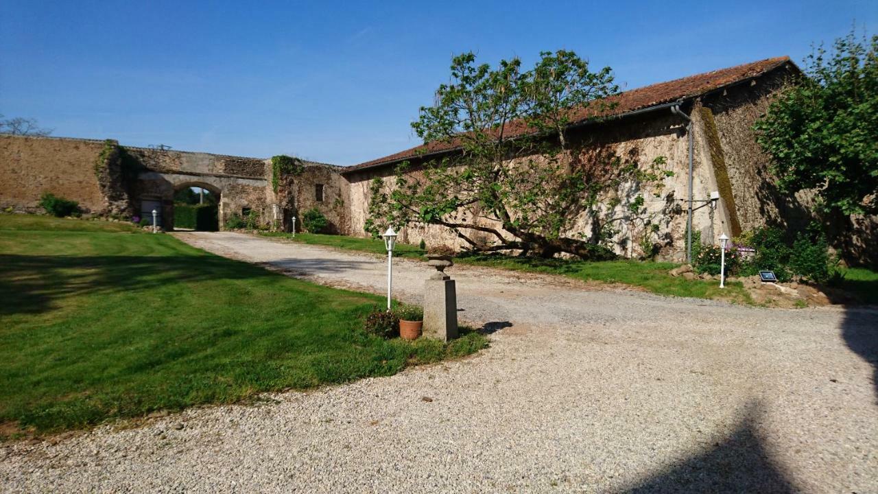 Pierre Deluen Domaine De La Grange De Quaire Bed and Breakfast Chassenon Exteriör bild