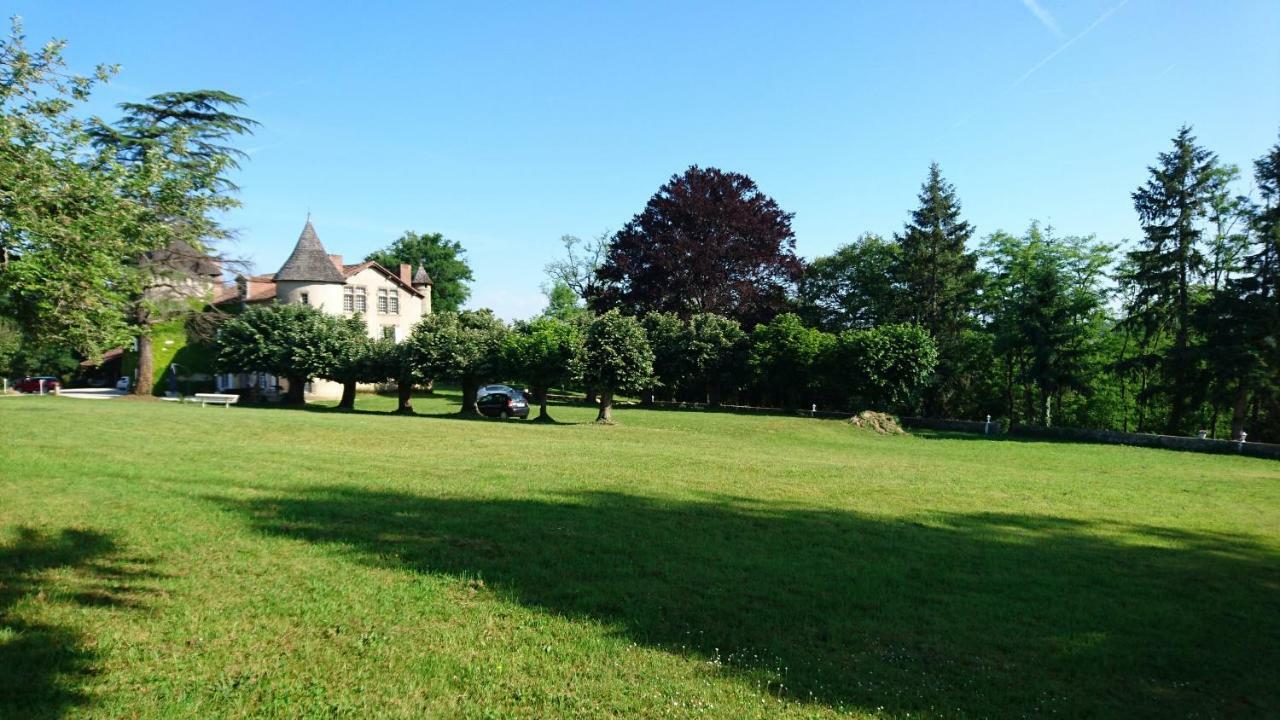 Pierre Deluen Domaine De La Grange De Quaire Bed and Breakfast Chassenon Exteriör bild